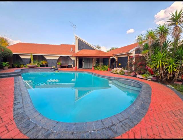 4 BEDROOM HOUSE FOR SALE IN GOLF PARK